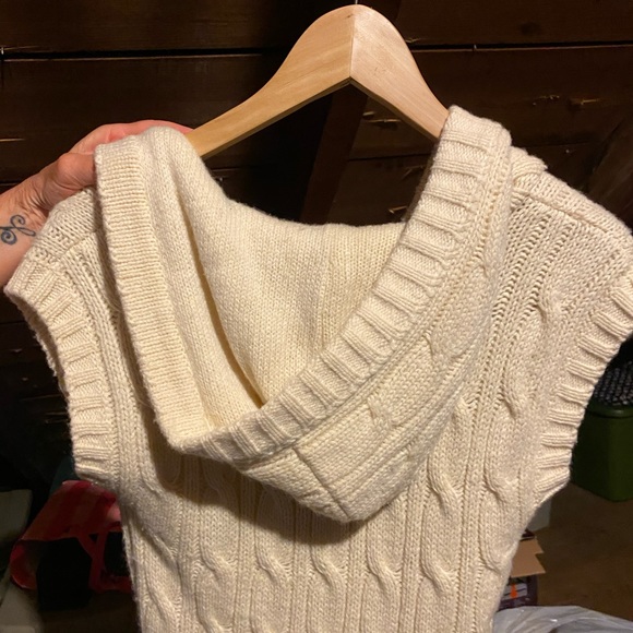 Abercrombie sweater vest with hood in Cream color - Picture 3 of 7